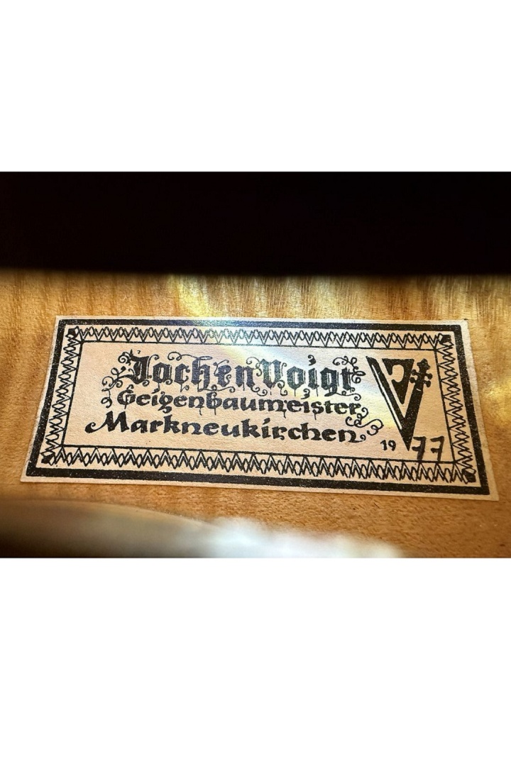 Voigt Jochen - Markneukirchen Anno 1977 - 42,5 cm - B-134